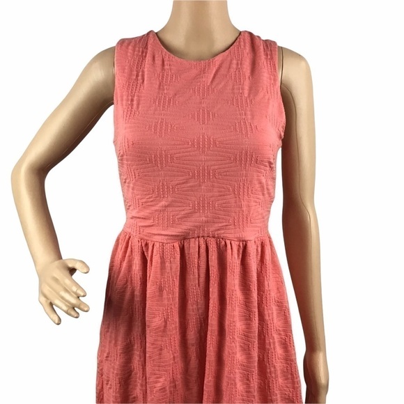 Honey Punch Dress Size M Peach Sleeveless Textured Back Zip - Picture 2 of 7